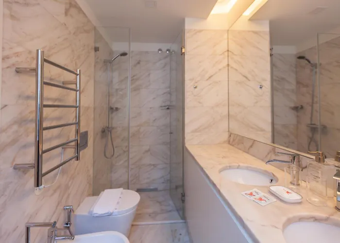 Flh Chiado Stylish Flat