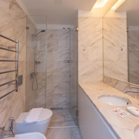 Flh Chiado Stylish Flat